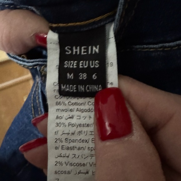 Denim Overalls Shorts with Rolled Hem Size Medium NWOT - Picture 3 of 3